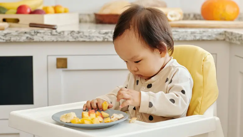 Tips Menyajikan Makanan Bayi 11 Bulan Tanpa Drama